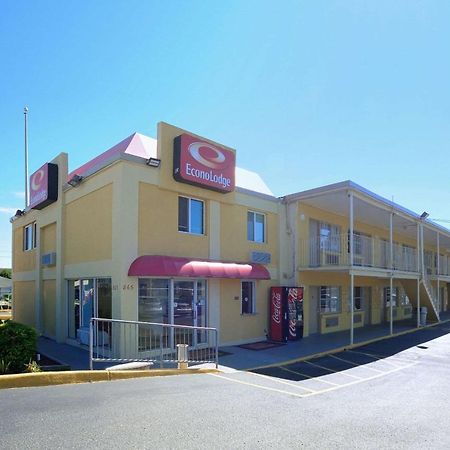 Econo Lodge At Military Circle Norfolk Bagian luar foto