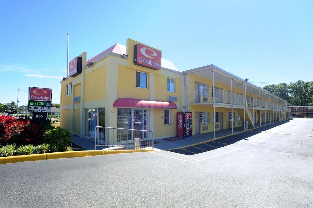 Econo Lodge At Military Circle Norfolk Bagian luar foto
