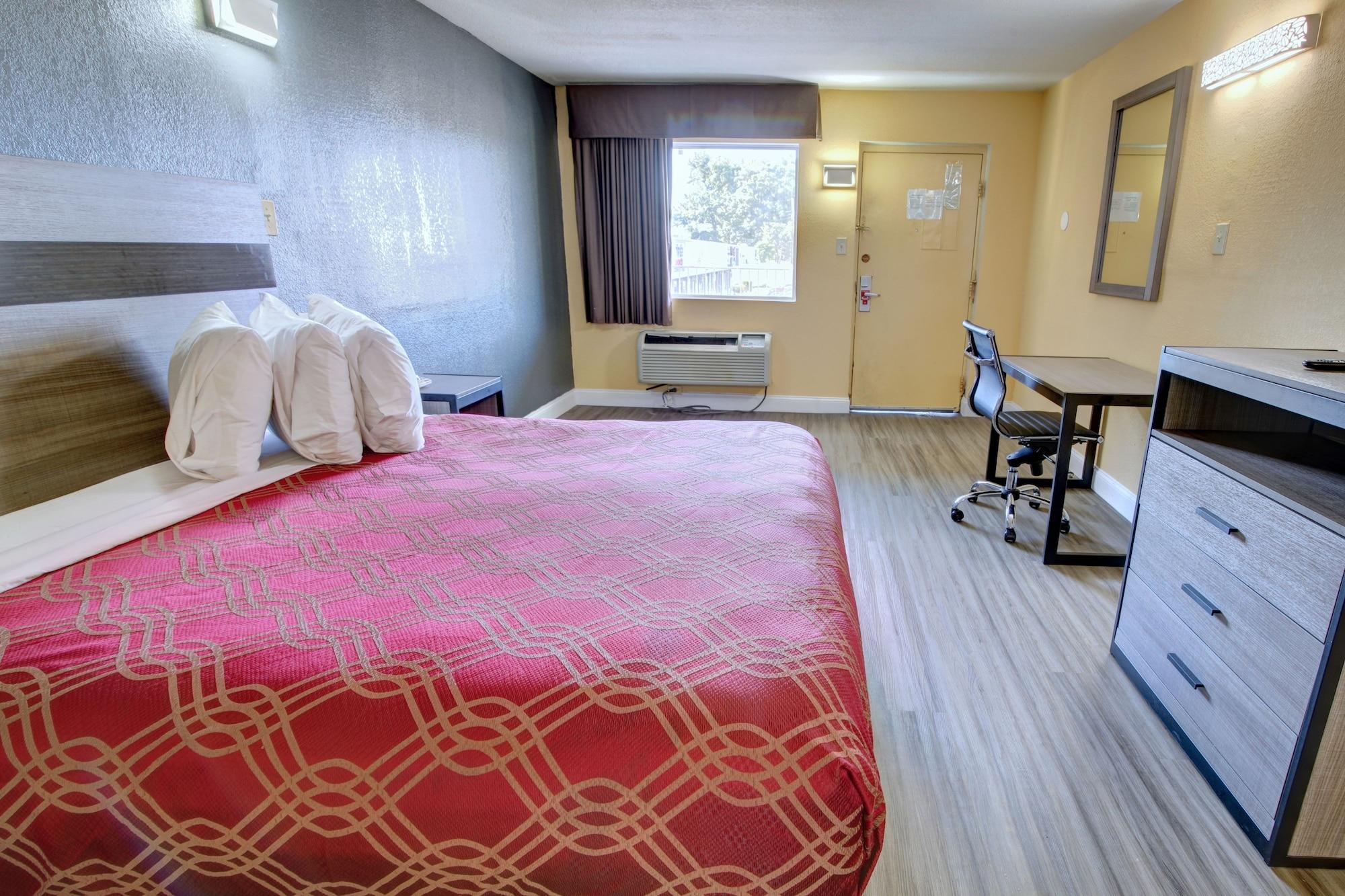 Econo Lodge At Military Circle Norfolk Bagian luar foto