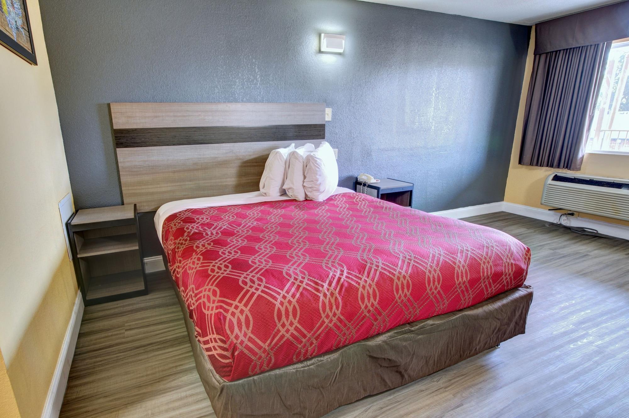 Econo Lodge At Military Circle Norfolk Bagian luar foto