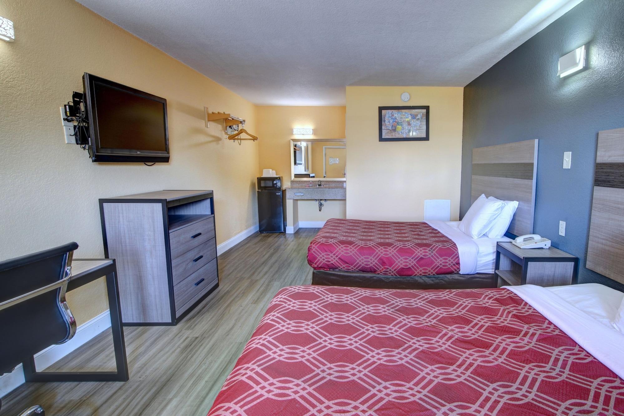Econo Lodge At Military Circle Norfolk Bagian luar foto