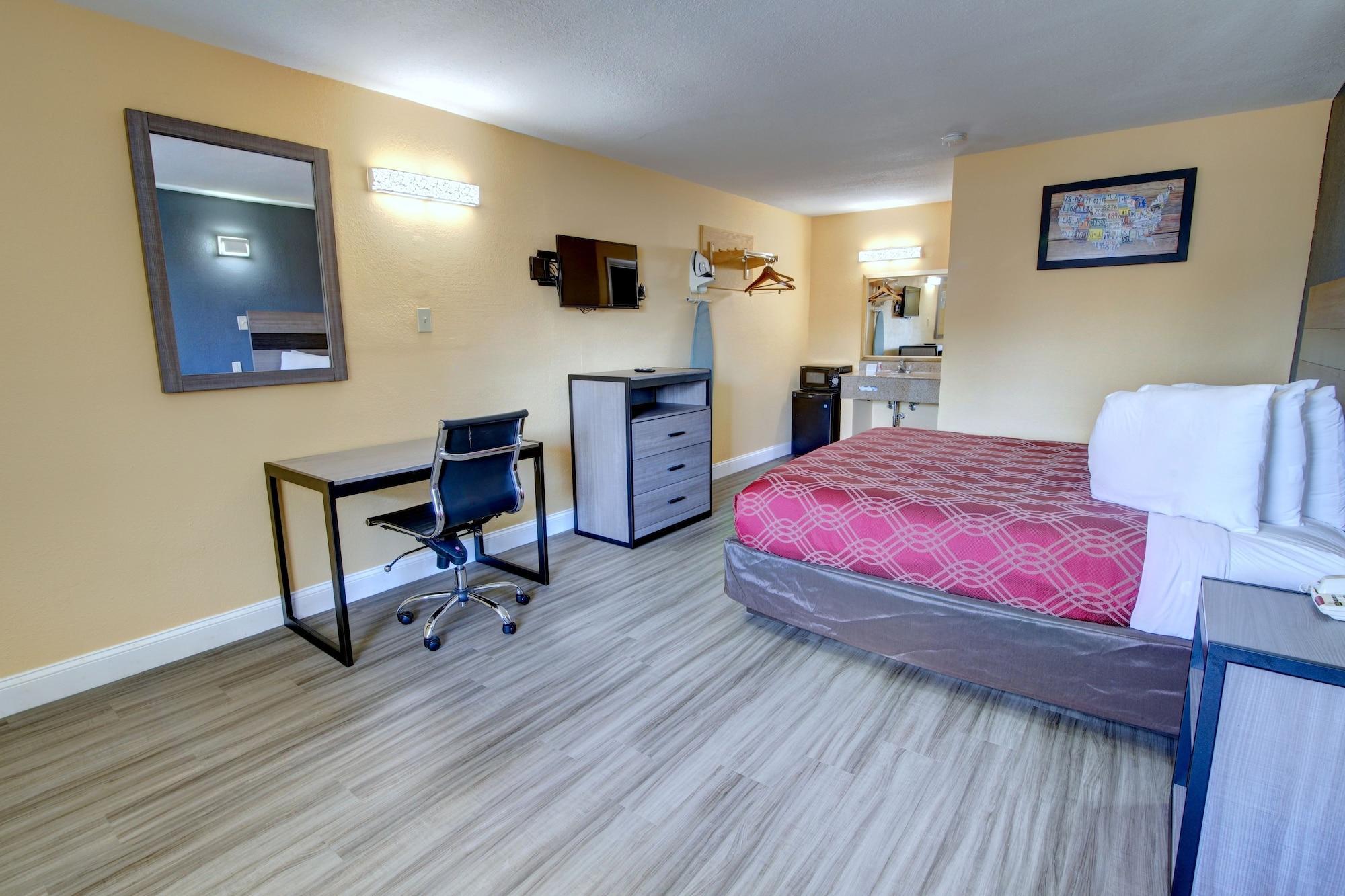 Econo Lodge At Military Circle Norfolk Bagian luar foto