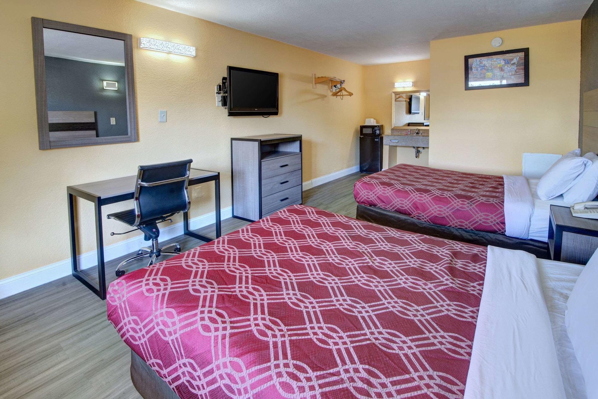 Econo Lodge At Military Circle Norfolk Bagian luar foto