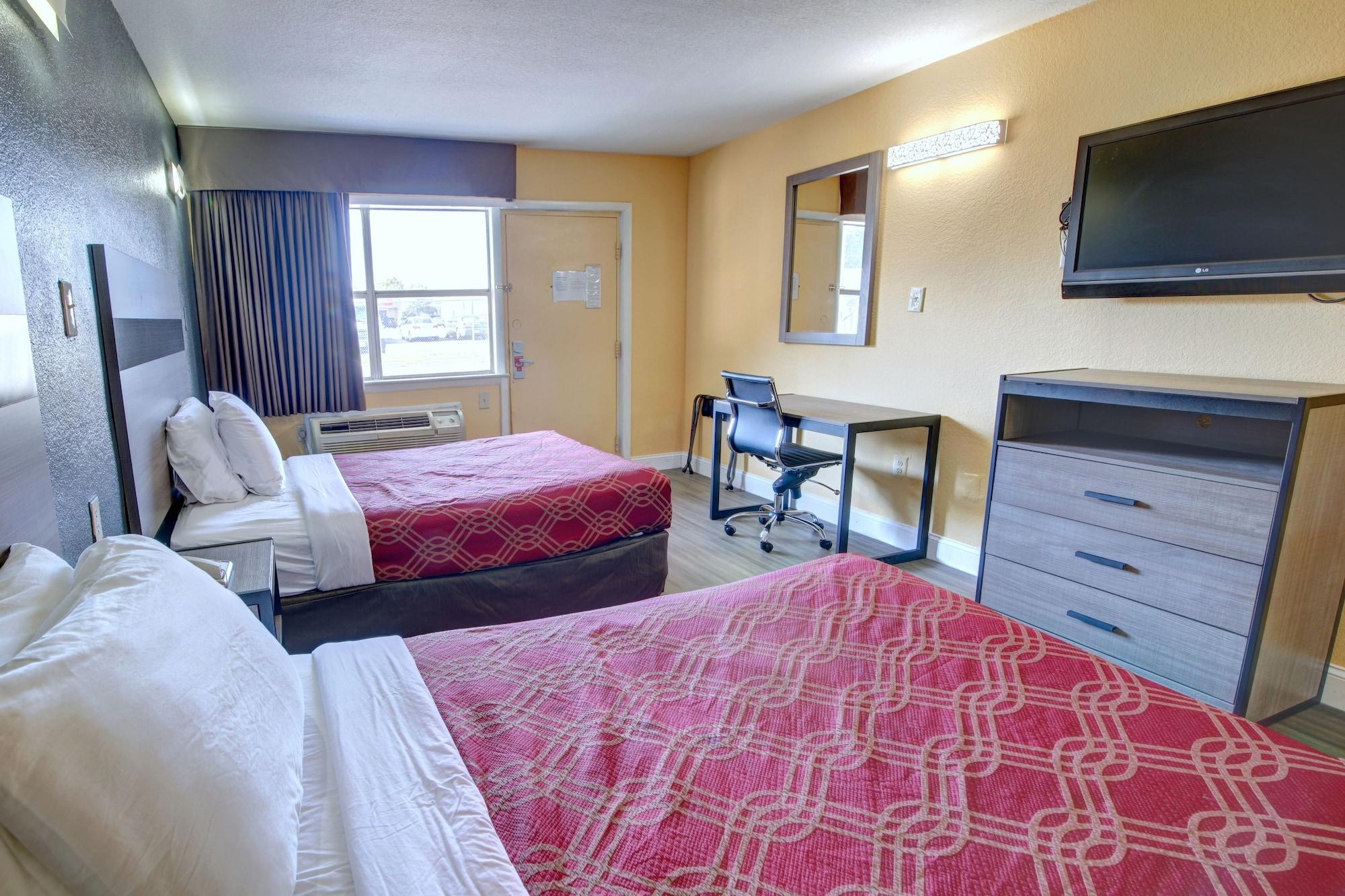 Econo Lodge At Military Circle Norfolk Bagian luar foto