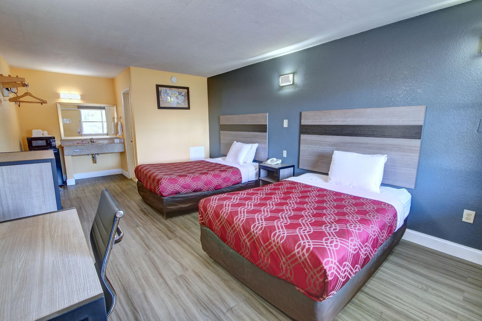 Econo Lodge At Military Circle Norfolk Bagian luar foto