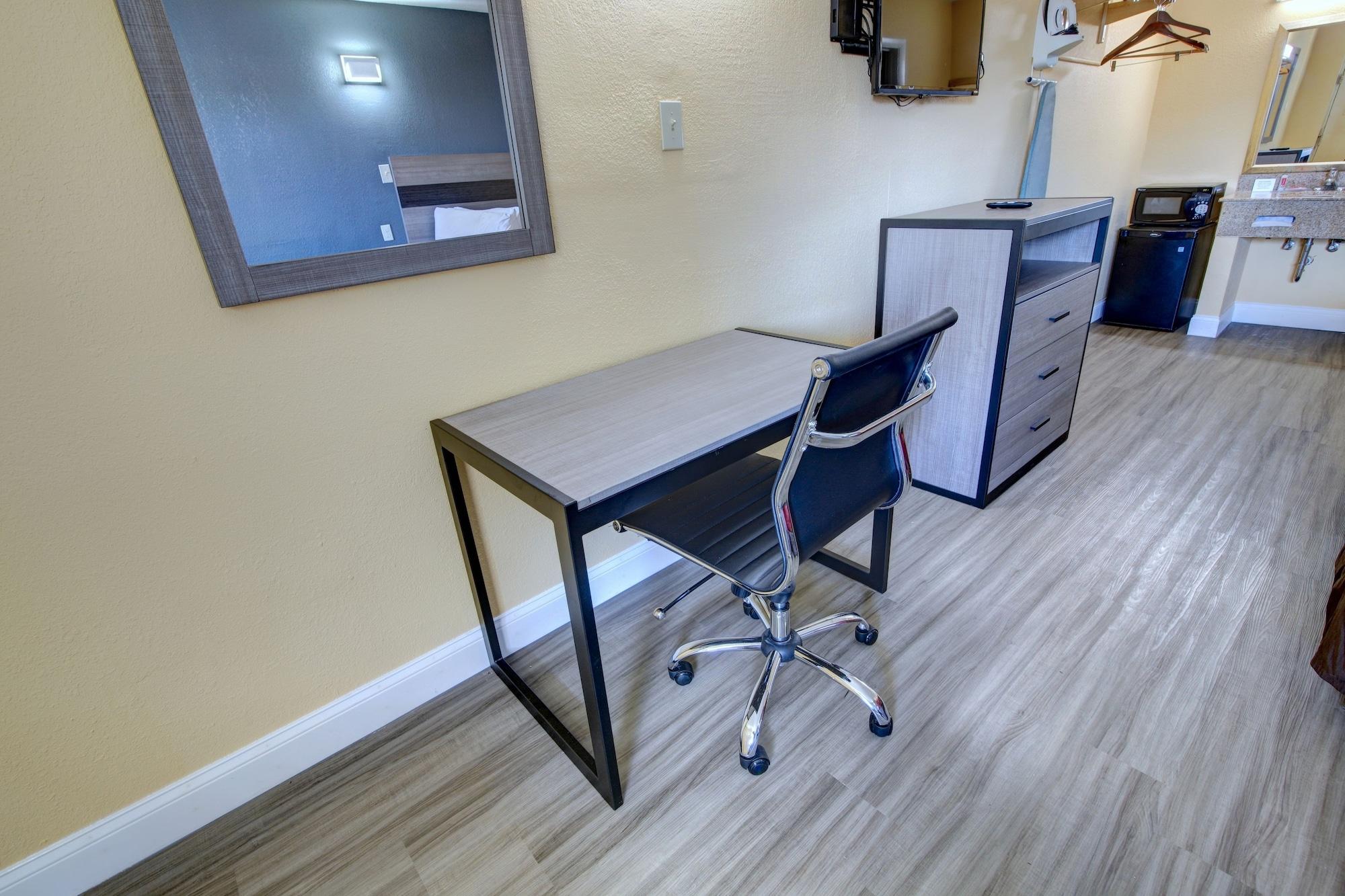 Econo Lodge At Military Circle Norfolk Bagian luar foto
