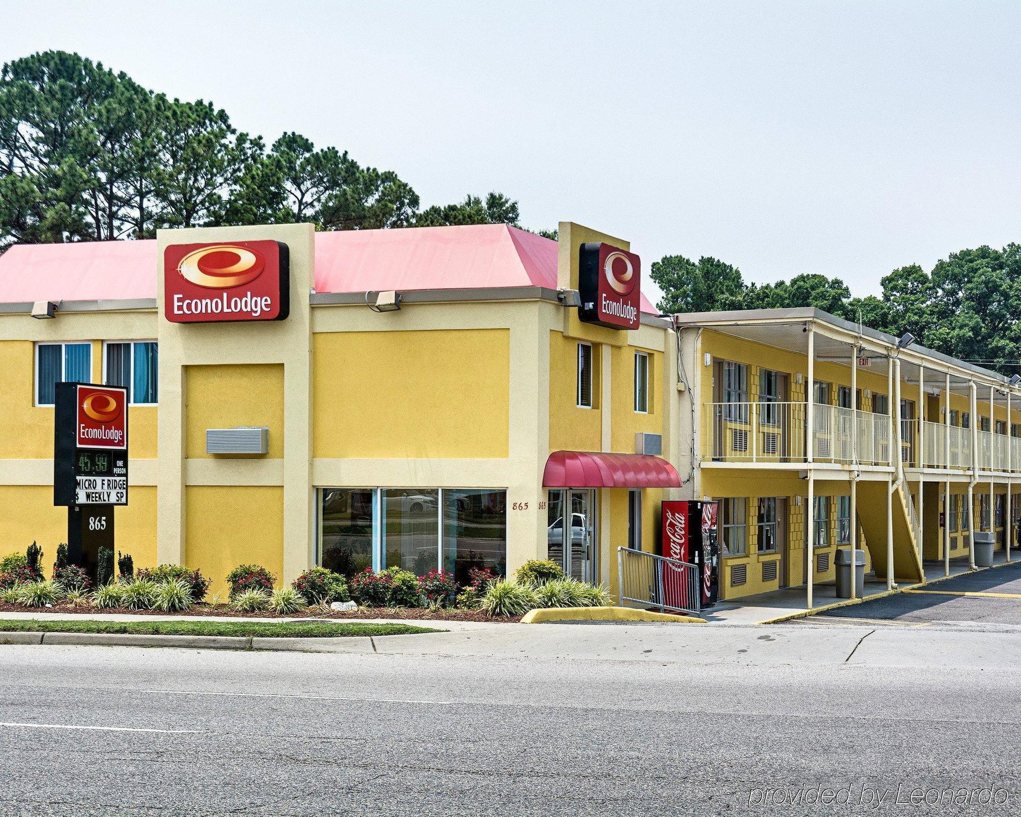Econo Lodge At Military Circle Norfolk Bagian luar foto