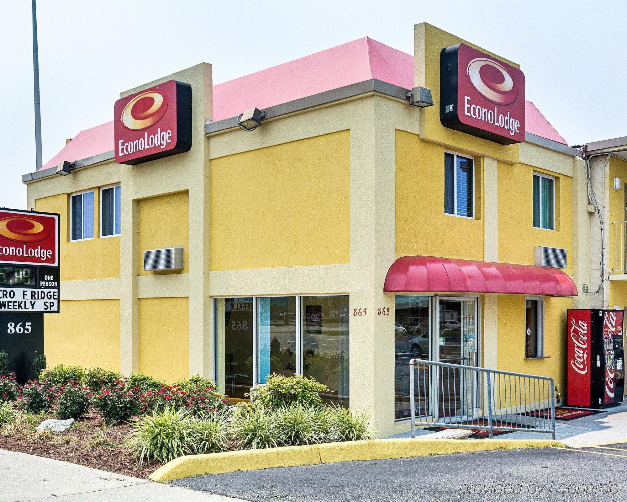 Econo Lodge At Military Circle Norfolk Bagian luar foto