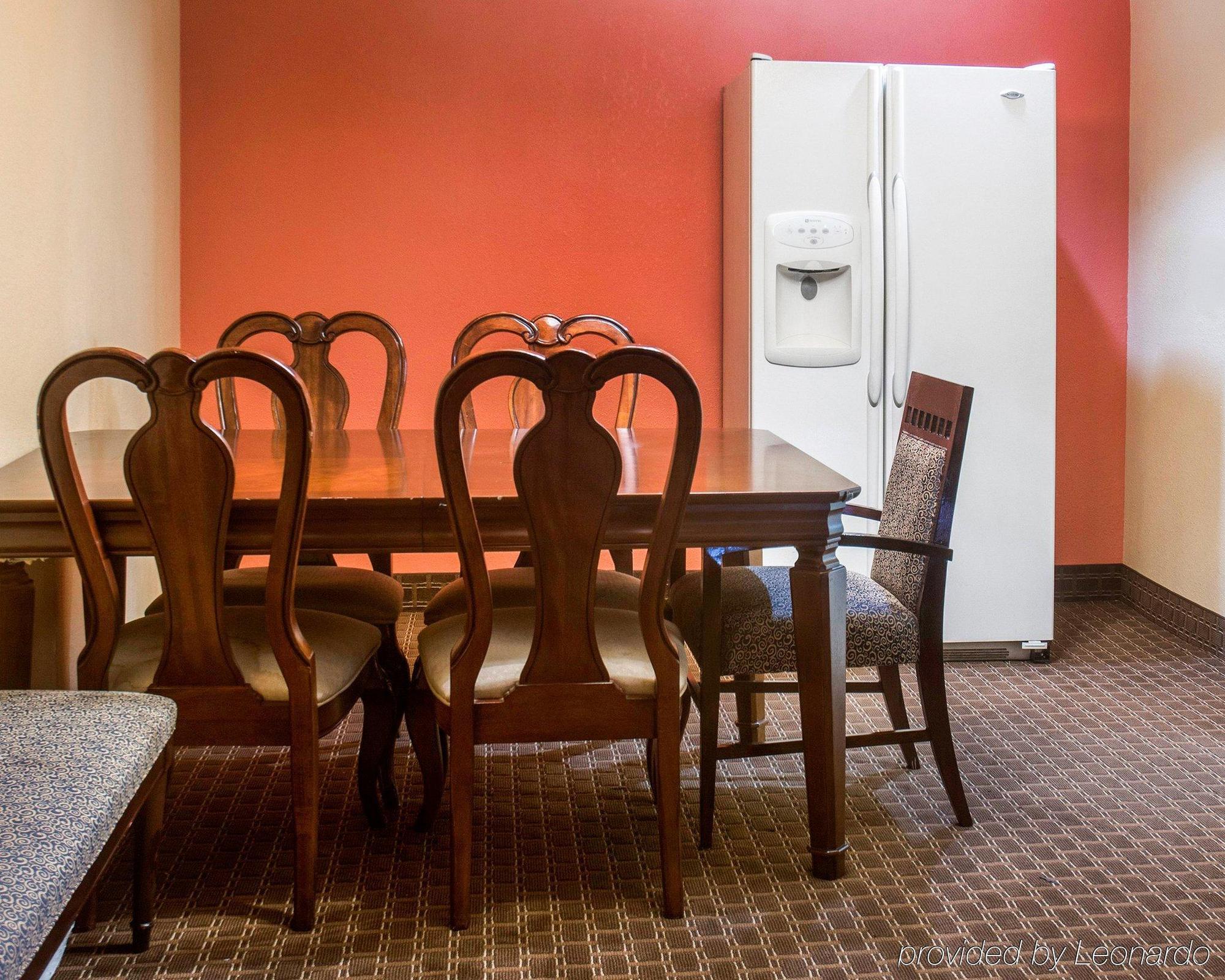 Econo Lodge At Military Circle Norfolk Bagian luar foto