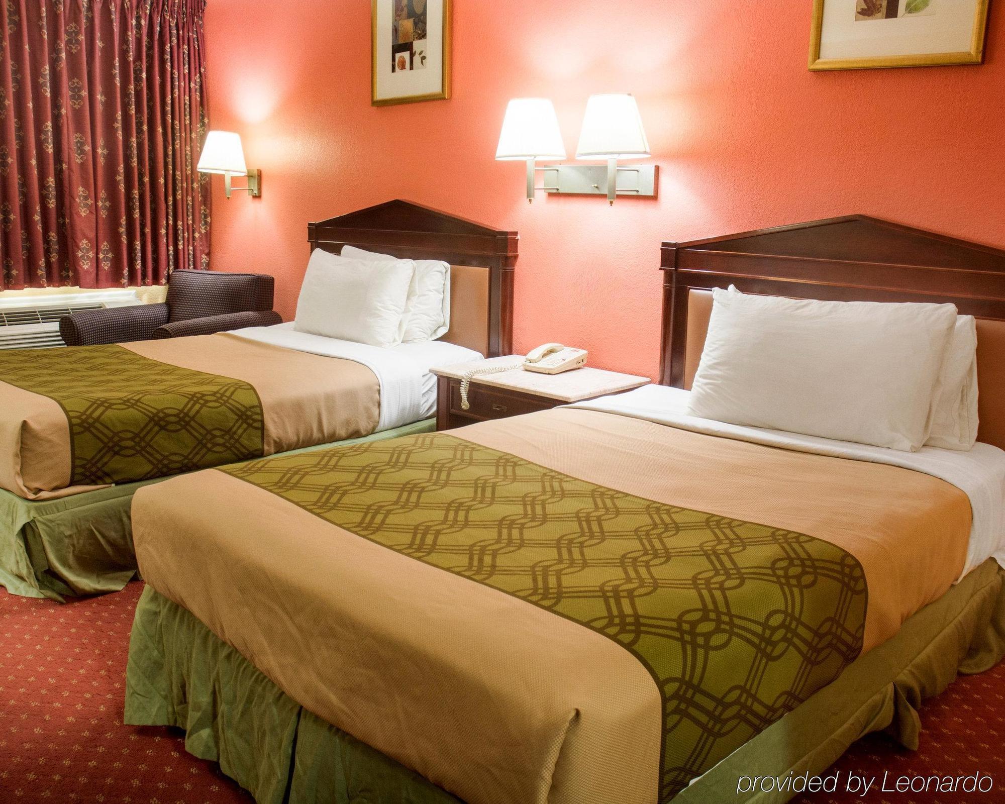 Econo Lodge At Military Circle Norfolk Bagian luar foto