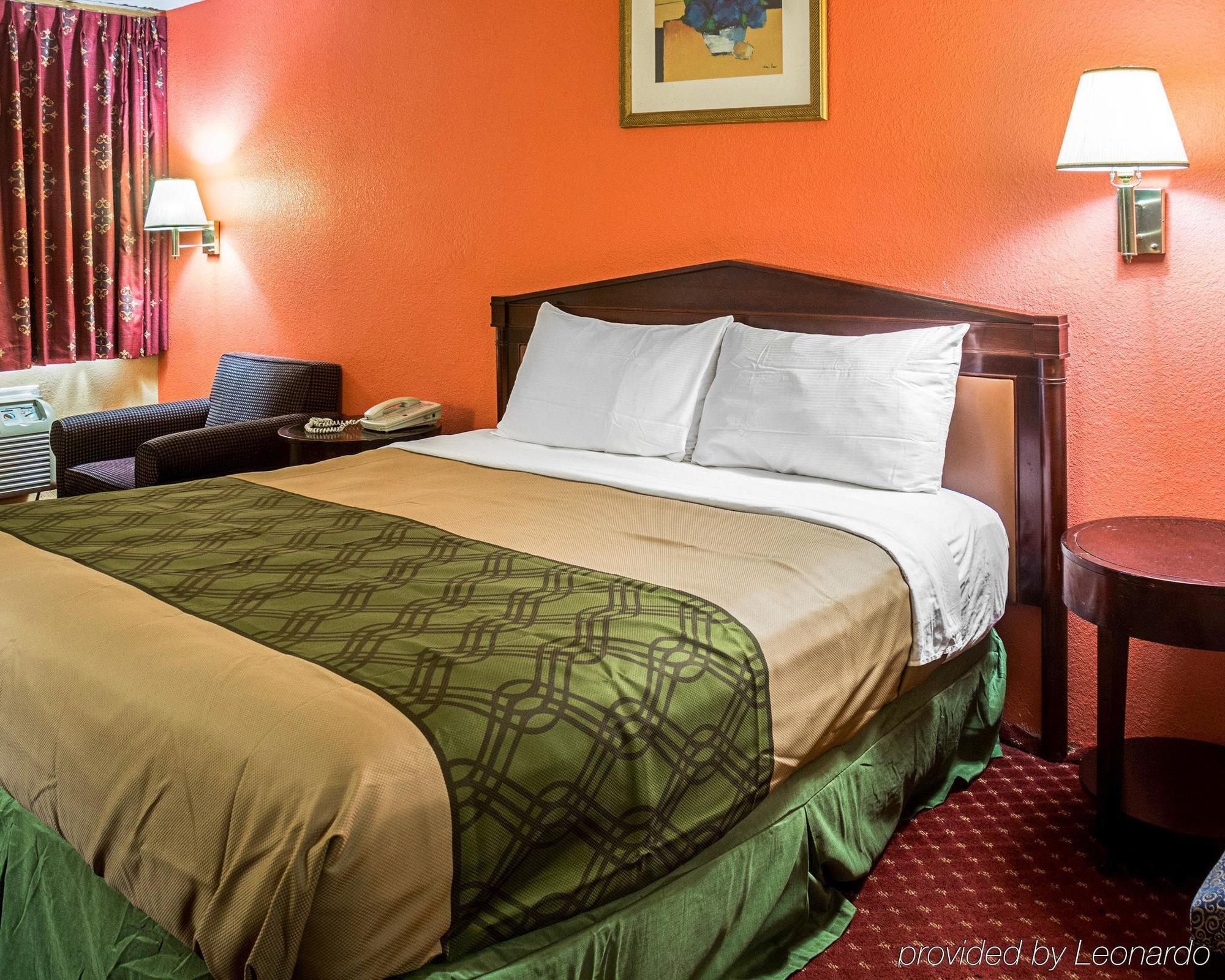 Econo Lodge At Military Circle Norfolk Bagian luar foto