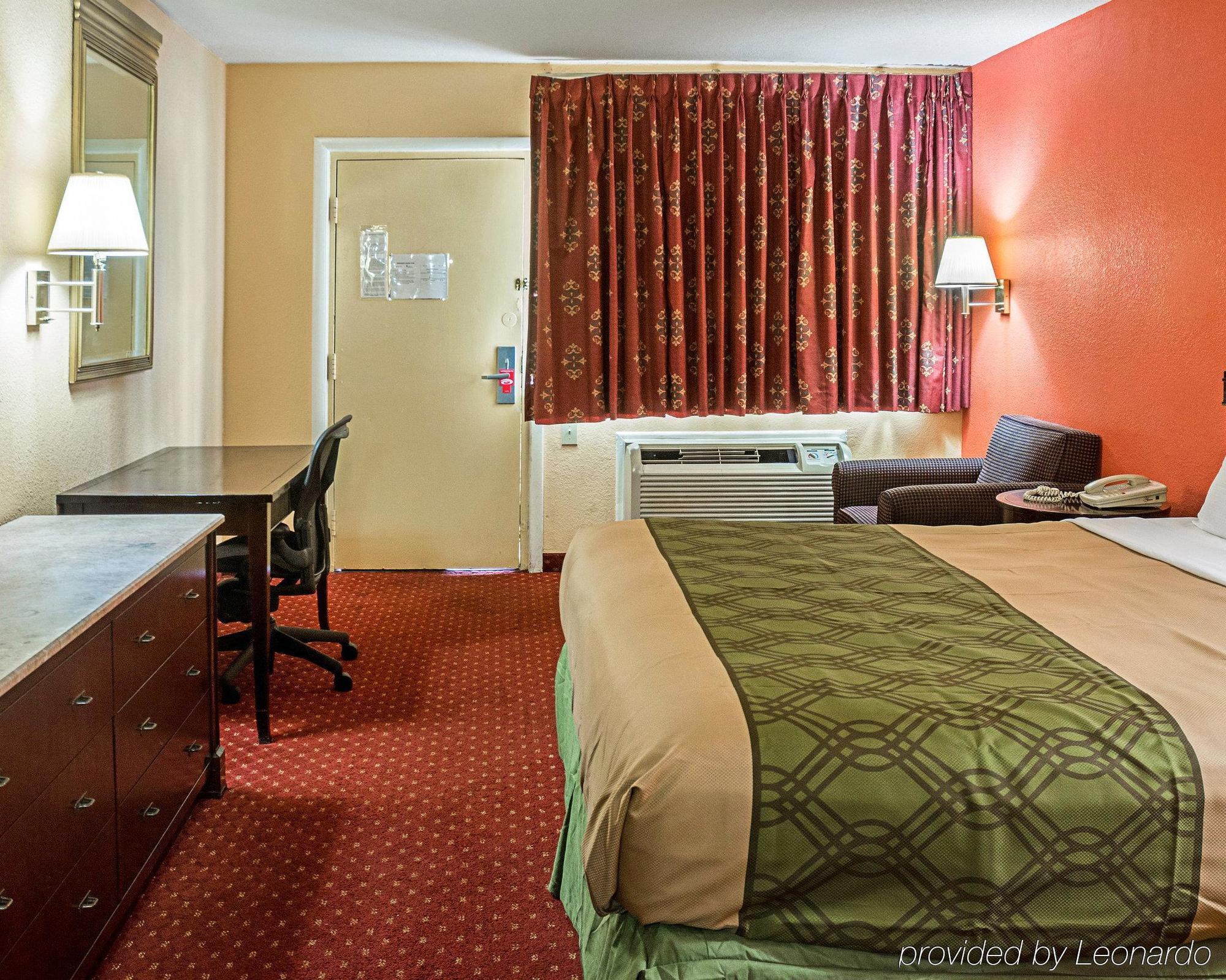Econo Lodge At Military Circle Norfolk Bagian luar foto