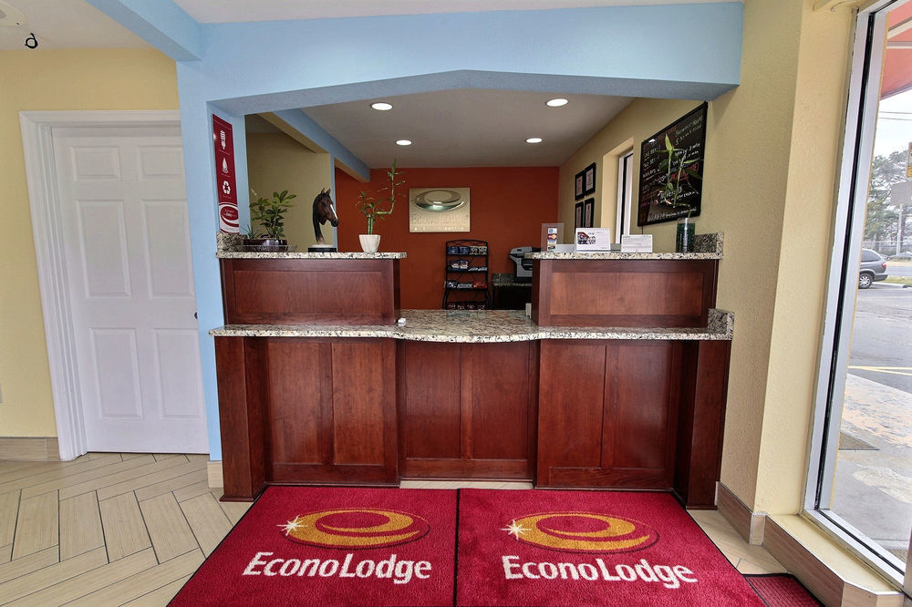 Econo Lodge At Military Circle Norfolk Bagian luar foto