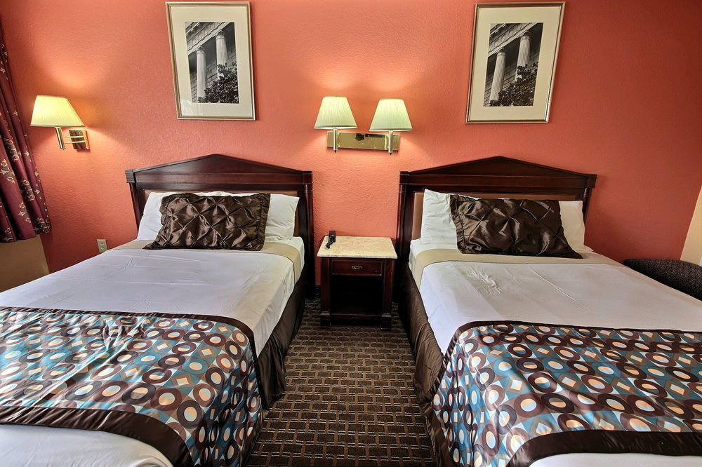 Econo Lodge At Military Circle Norfolk Bagian luar foto