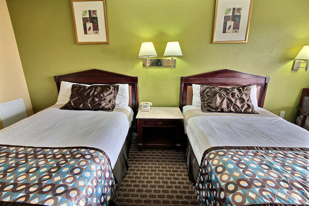 Econo Lodge At Military Circle Norfolk Bagian luar foto