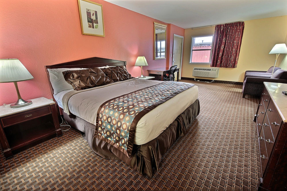 Econo Lodge At Military Circle Norfolk Bagian luar foto