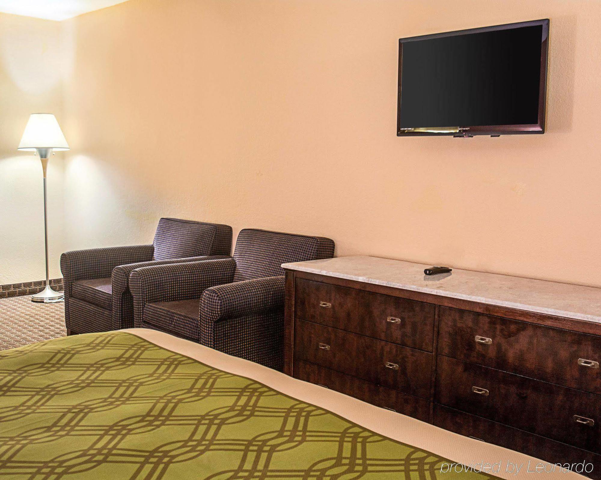 Econo Lodge At Military Circle Norfolk Bagian luar foto