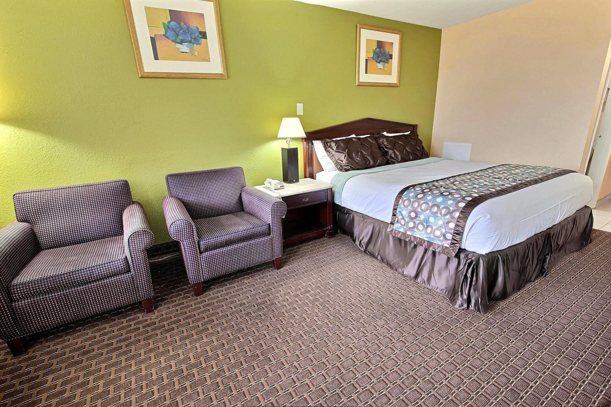 Econo Lodge At Military Circle Norfolk Bagian luar foto