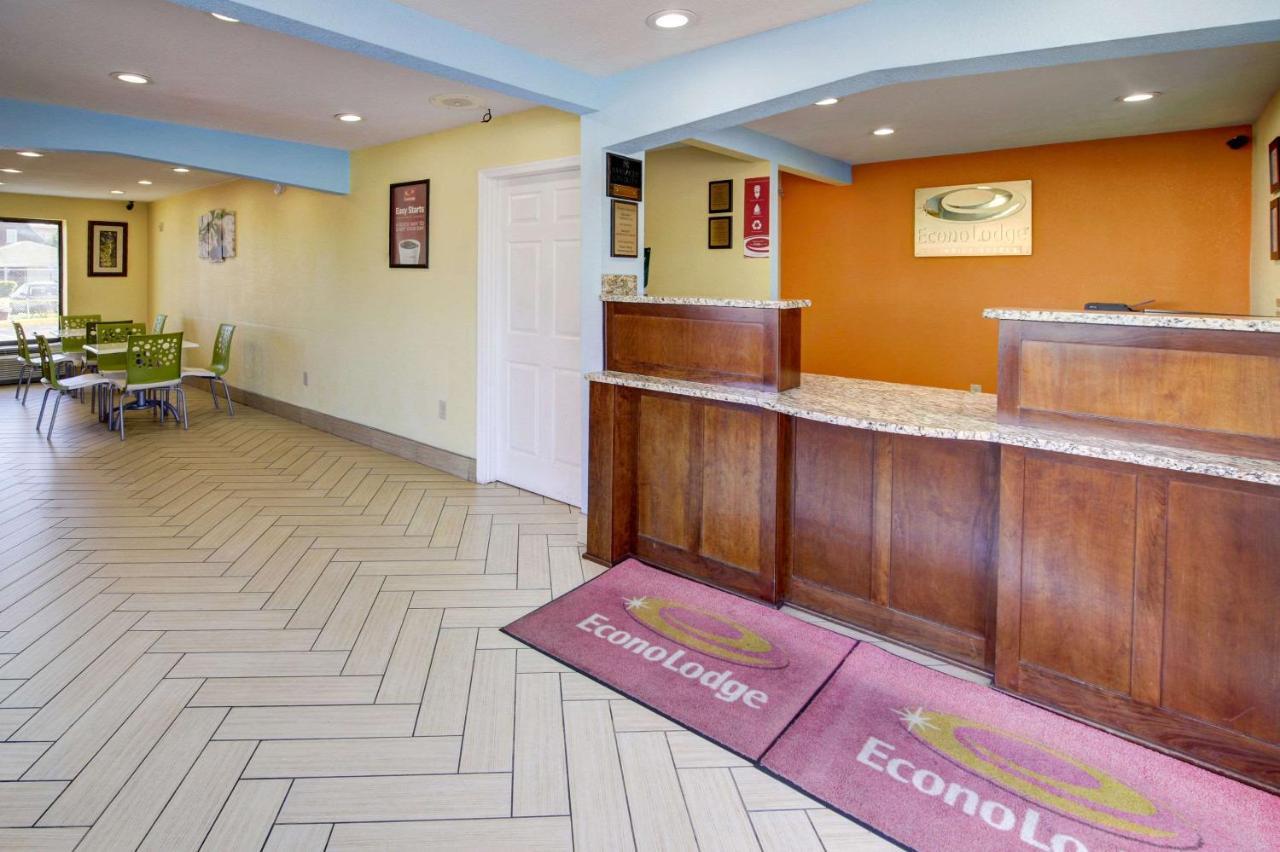 Econo Lodge At Military Circle Norfolk Bagian luar foto